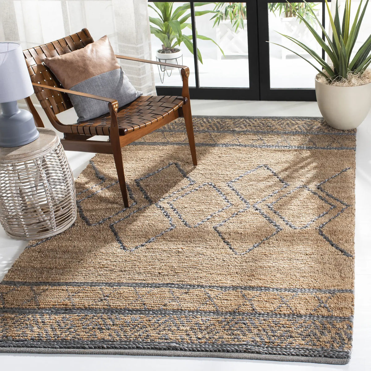 Safavieh Natural Fiber 4'-0" x 6'-0" Rug in Beige / Grey