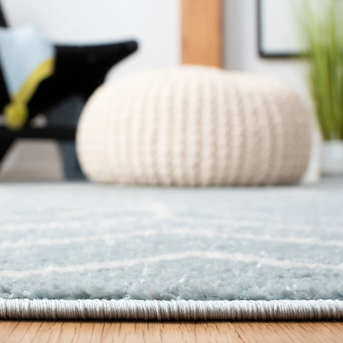 Safavieh Adirondack 4'-0" x 6'-0" Rug in Blue / Ivory