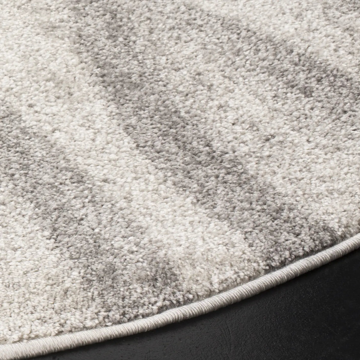 Safavieh Adirondack 6'-0" x 6'-0" Rug in Cream / Grey