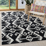 Safavieh Wyndham 4'-0" x 6'-0" Rug in Black / Ivory
