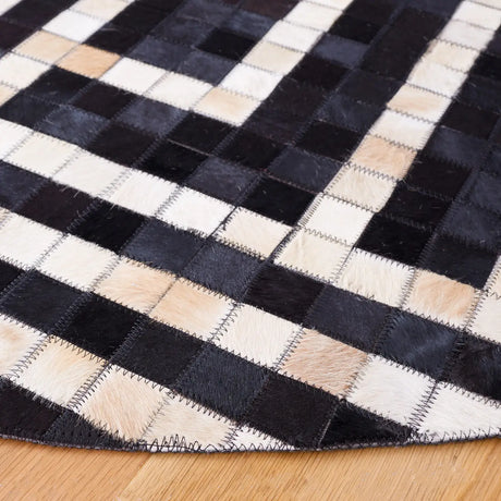 Safavieh Studio Leather 6'-0" x 6'-0" Rug in Black / Ivory