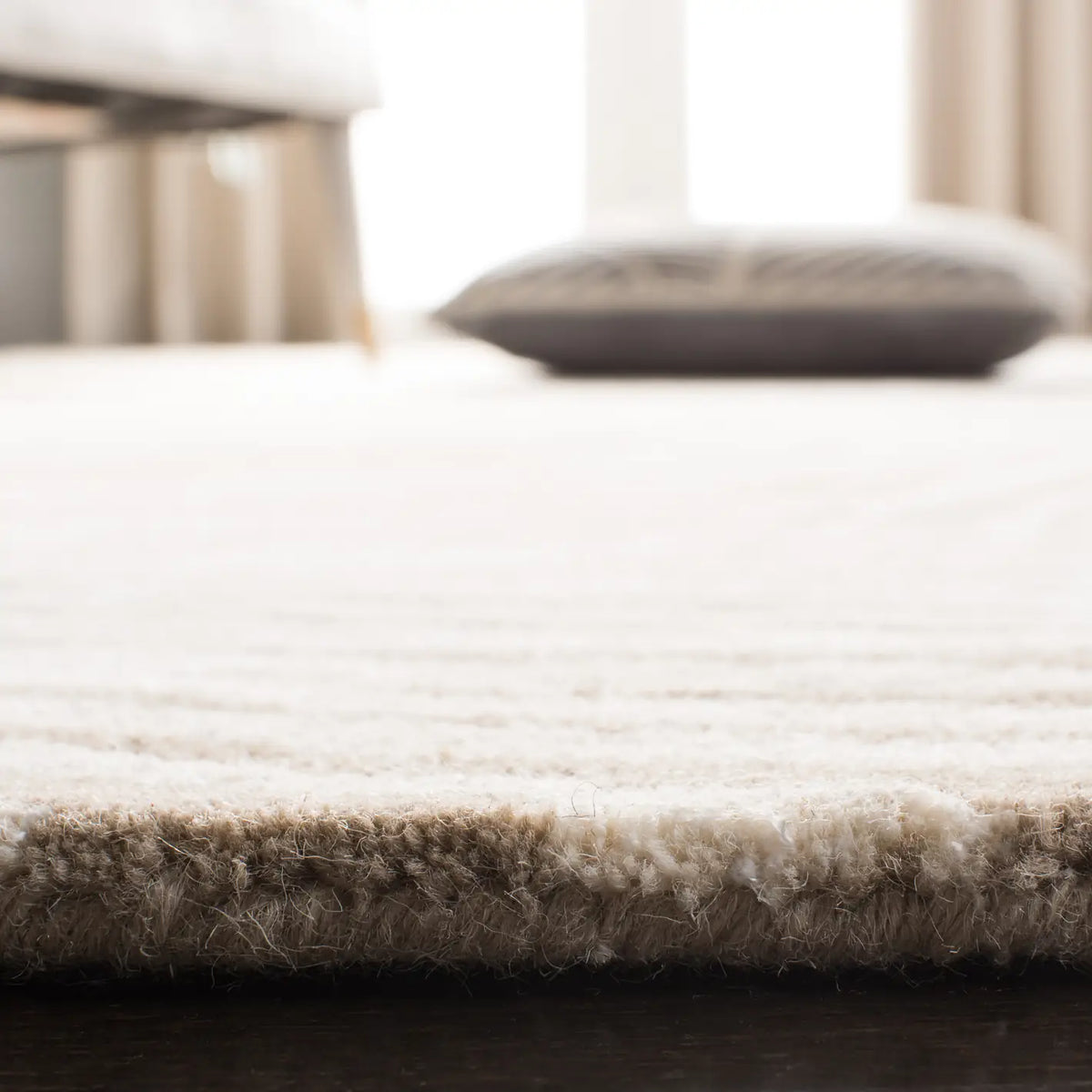Safavieh Soho 2'-3" x 8'-0" Rug in Beige / Ivory