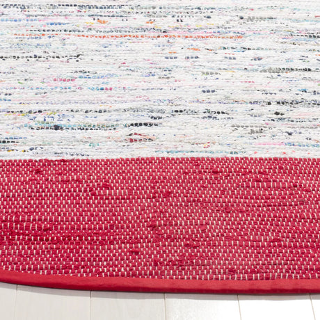 Safavieh Montauk 6'-0" x 6'-0" Rug in Ivory / Red