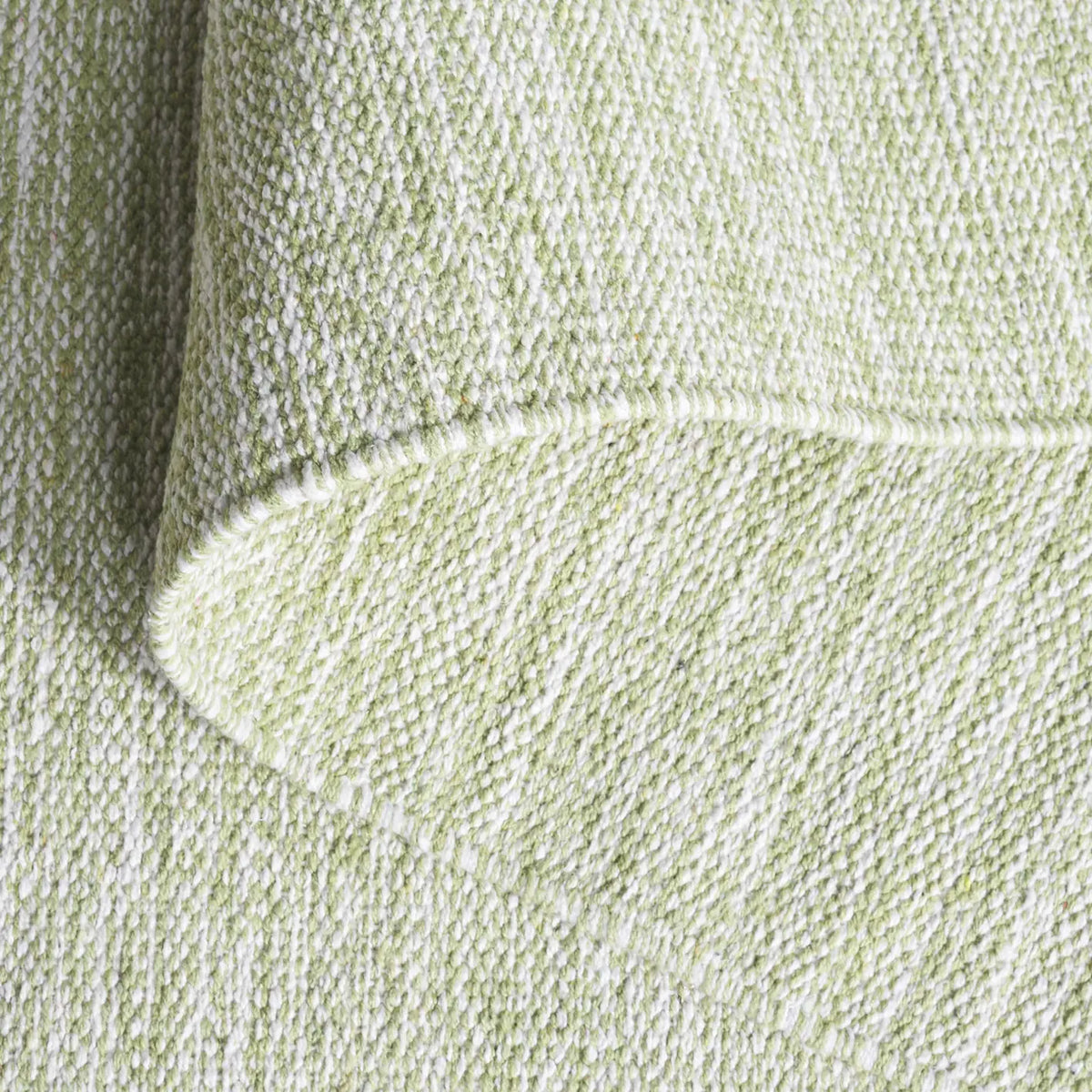 Safavieh Montauk 5'-0" x 8'-0" Rug in Green