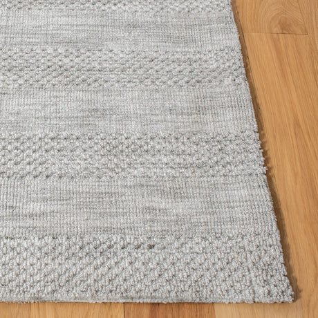 Safavieh Classic Vintage 4'-0" x 6'-0" Rug in Grey