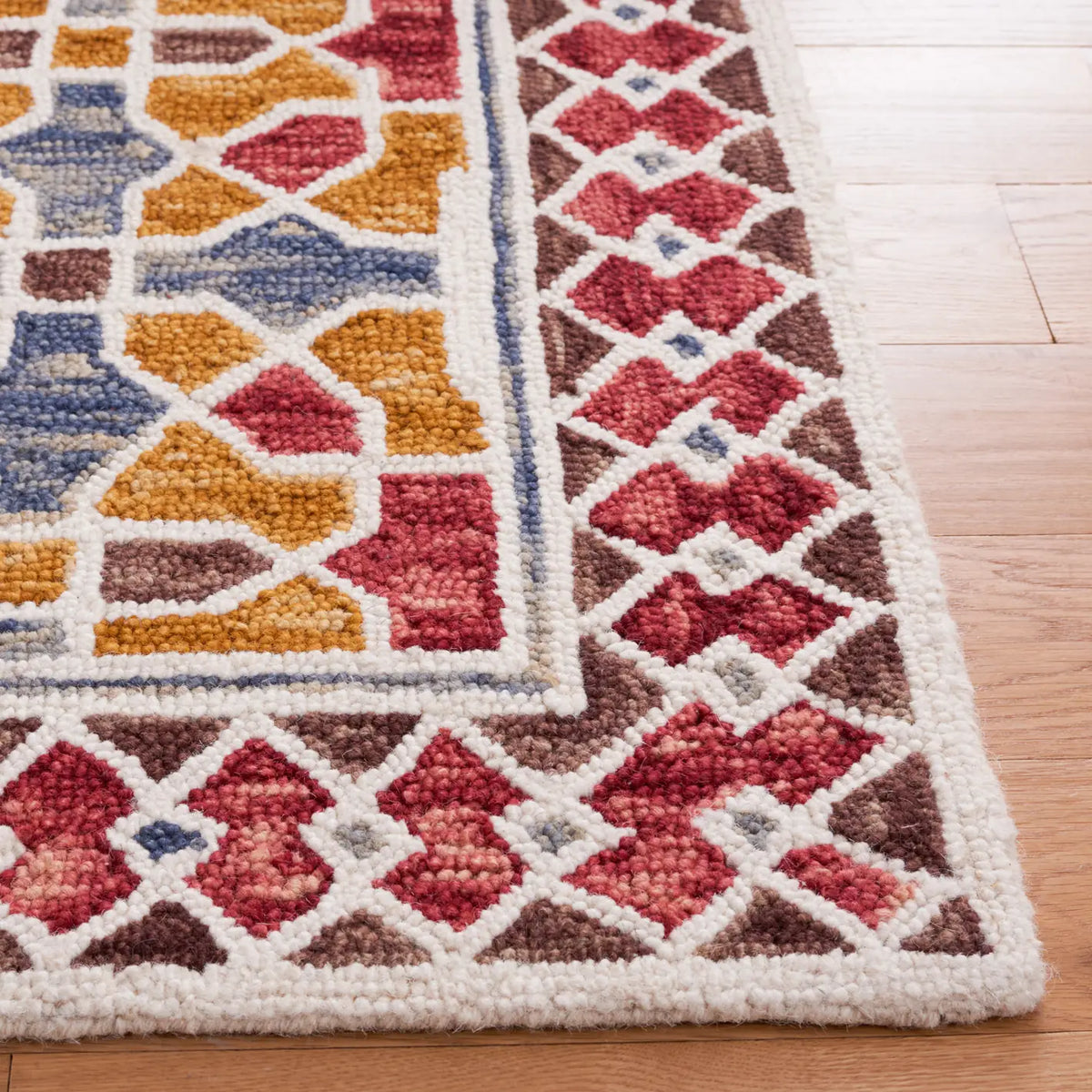 Safavieh Aspen 4'-0" x 6'-0" Rug in Red / Yellow