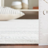 Safavieh Hanna 4'-0" x 6'-0" Rug in Ivory / Grey