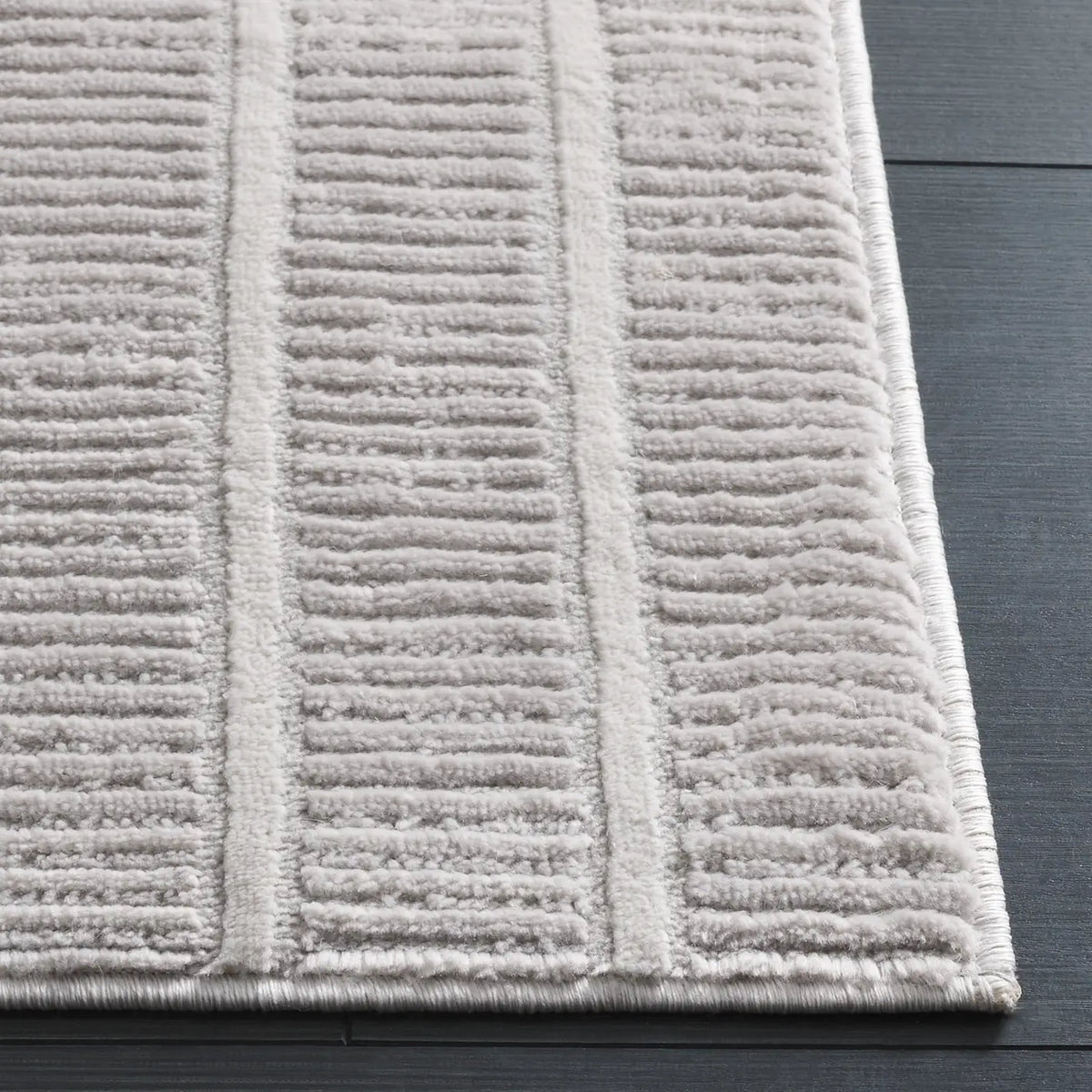 Safavieh Archway 4'-0" x 6'-0" Rug in Grey / Light Grey
