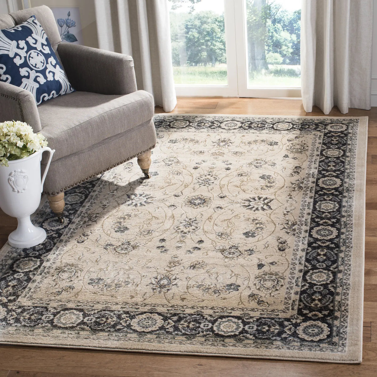 Safavieh Lyndhurst 4'-0" x 6'-0" Rug in Light Beige / Anthracite