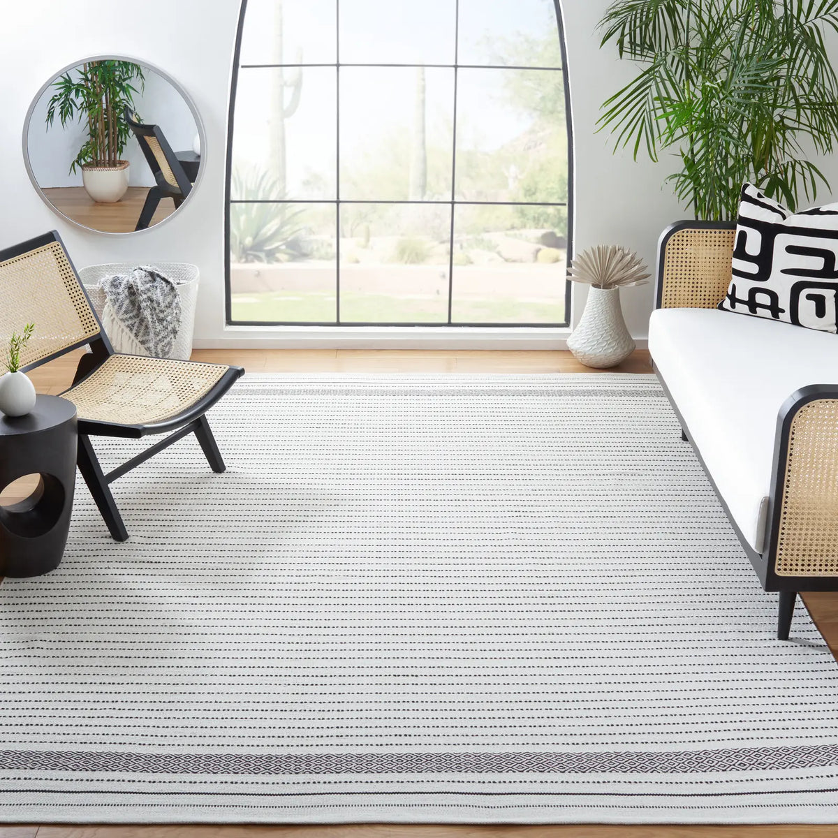 Safavieh Kilim 6'-0" x 9'-0" Rug in Ivory