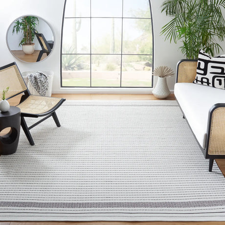Safavieh Kilim 6'-0" x 9'-0" Rug in Ivory