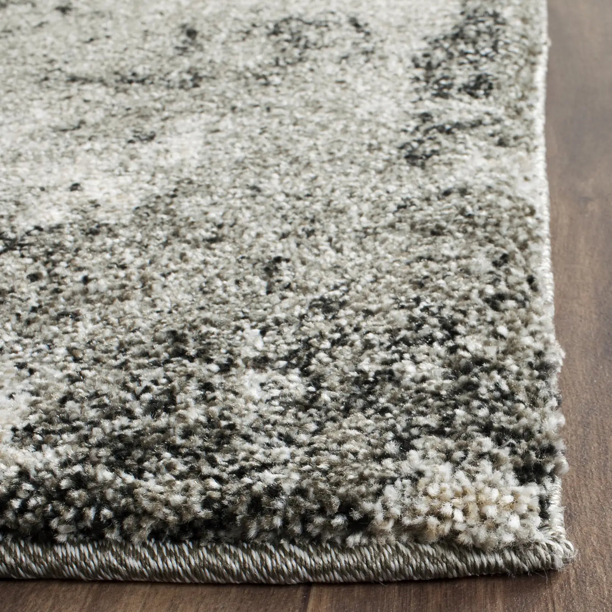 Safavieh Retro 5'-3" x 8'-0" Rug in Light Grey / Grey