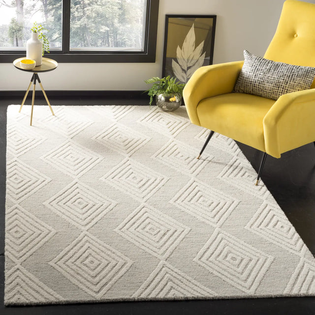 Safavieh Blossom 5'-0" x 8'-0" Rug in Silver / Ivory