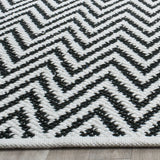 Safavieh Montauk 8'-0" x 10'-0" Rug in Black / Ivory