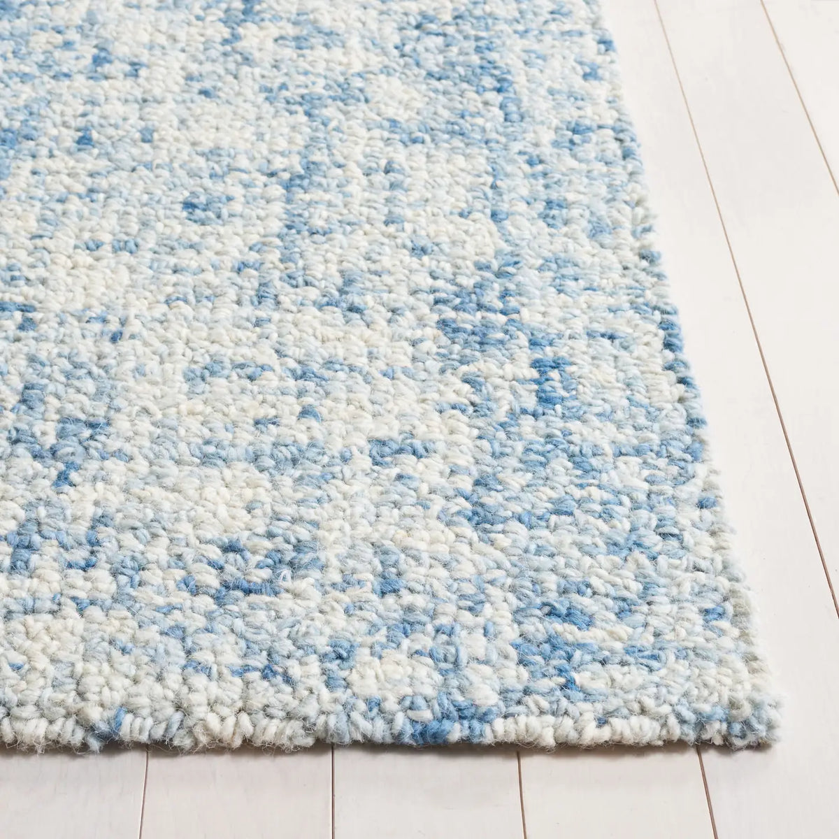 Safavieh Abstract 4'-0" x 6'-0" Rug in Blue / Ivory