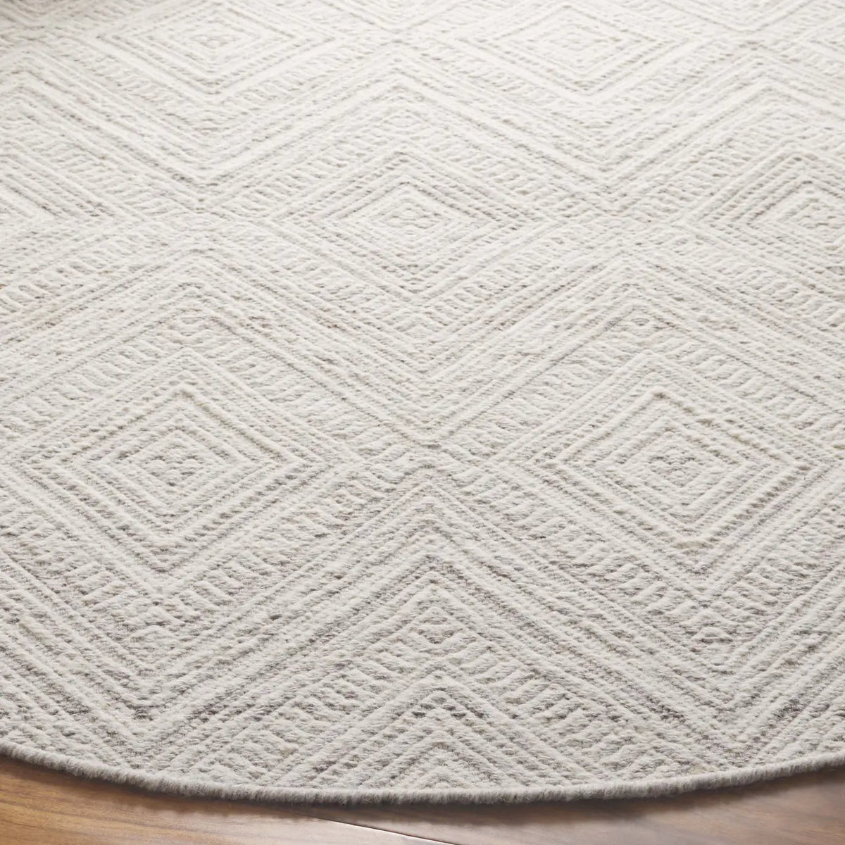 Safavieh Kilim 6'-0" x 6'-0" Rug in Beige / Ivory
