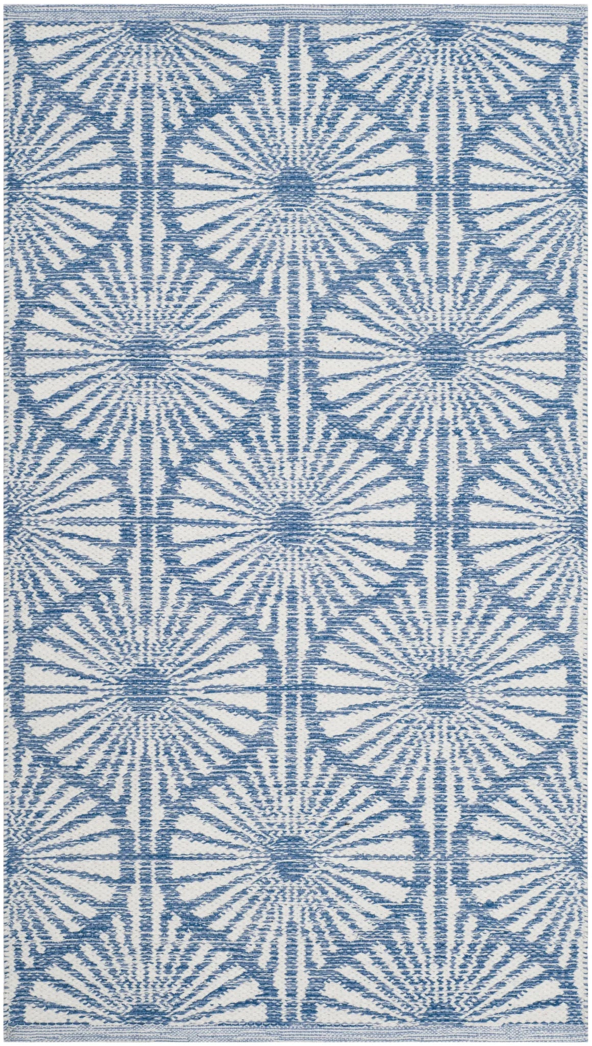 Safavieh Montauk 2'-3" x 3'-9" Rug in Blue / Ivory