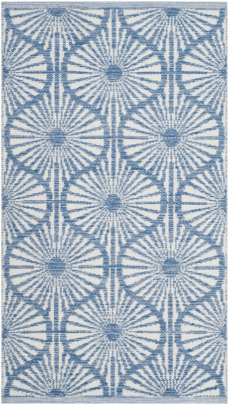 Safavieh Montauk 2'-3" x 3'-9" Rug in Blue / Ivory