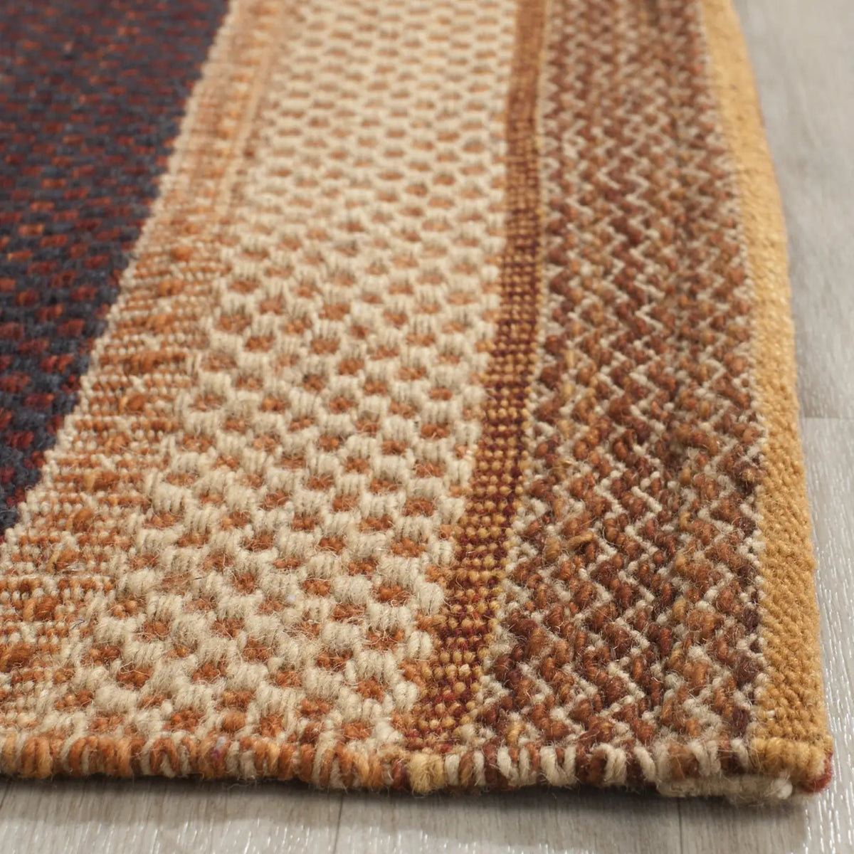 Safavieh Kilim 4'-0" x 6'-0" Rug in Rust