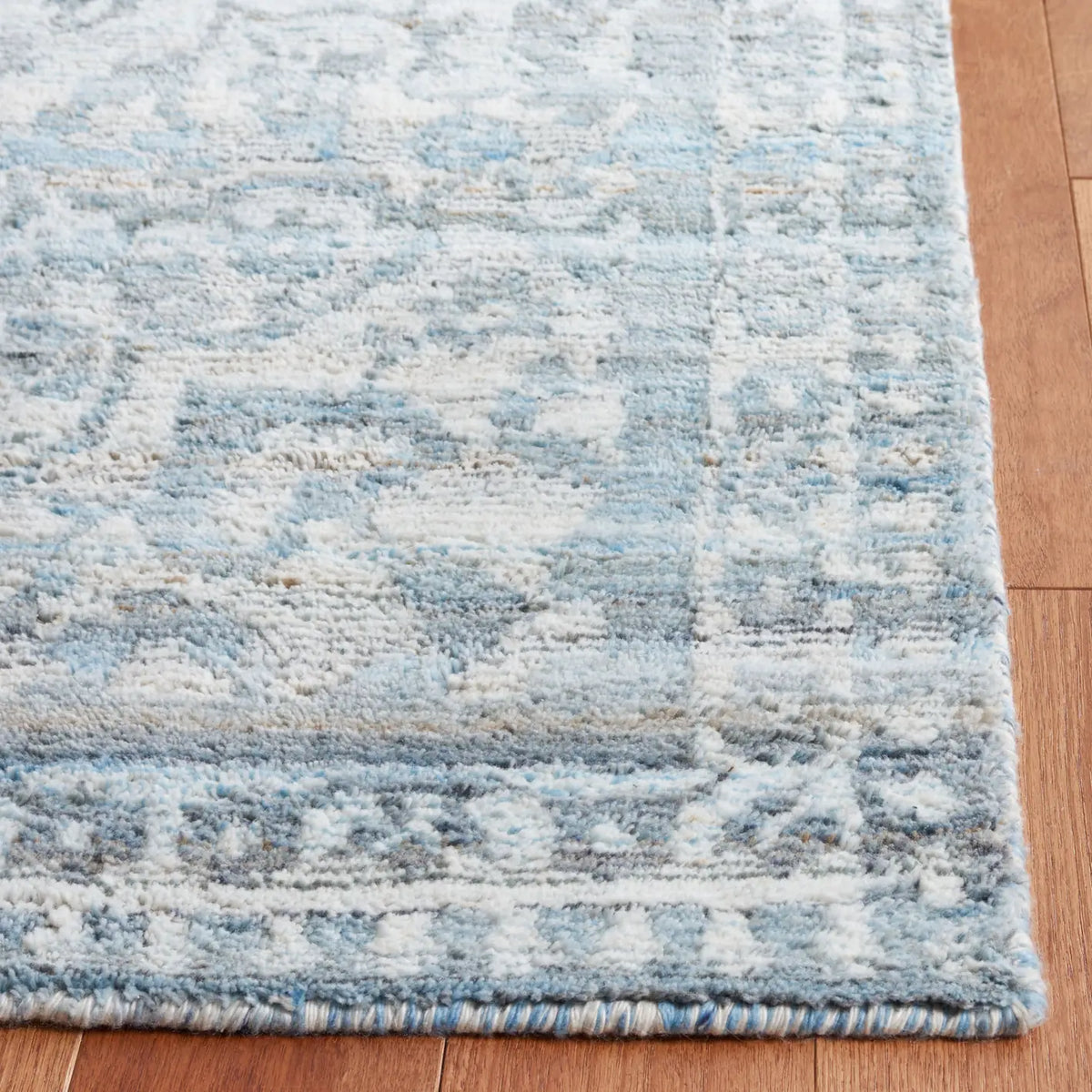 Safavieh Marquee 4'-0" x 6'-0" Rug in Blue / Grey