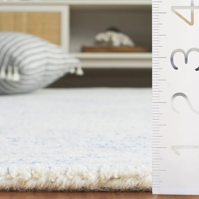 Safavieh Abstract 4'-0" x 6'-0" Rug in Ivory / Blue