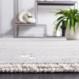 Safavieh Chatham 4'-0" x 6'-0" Rug in Grey / Ivory