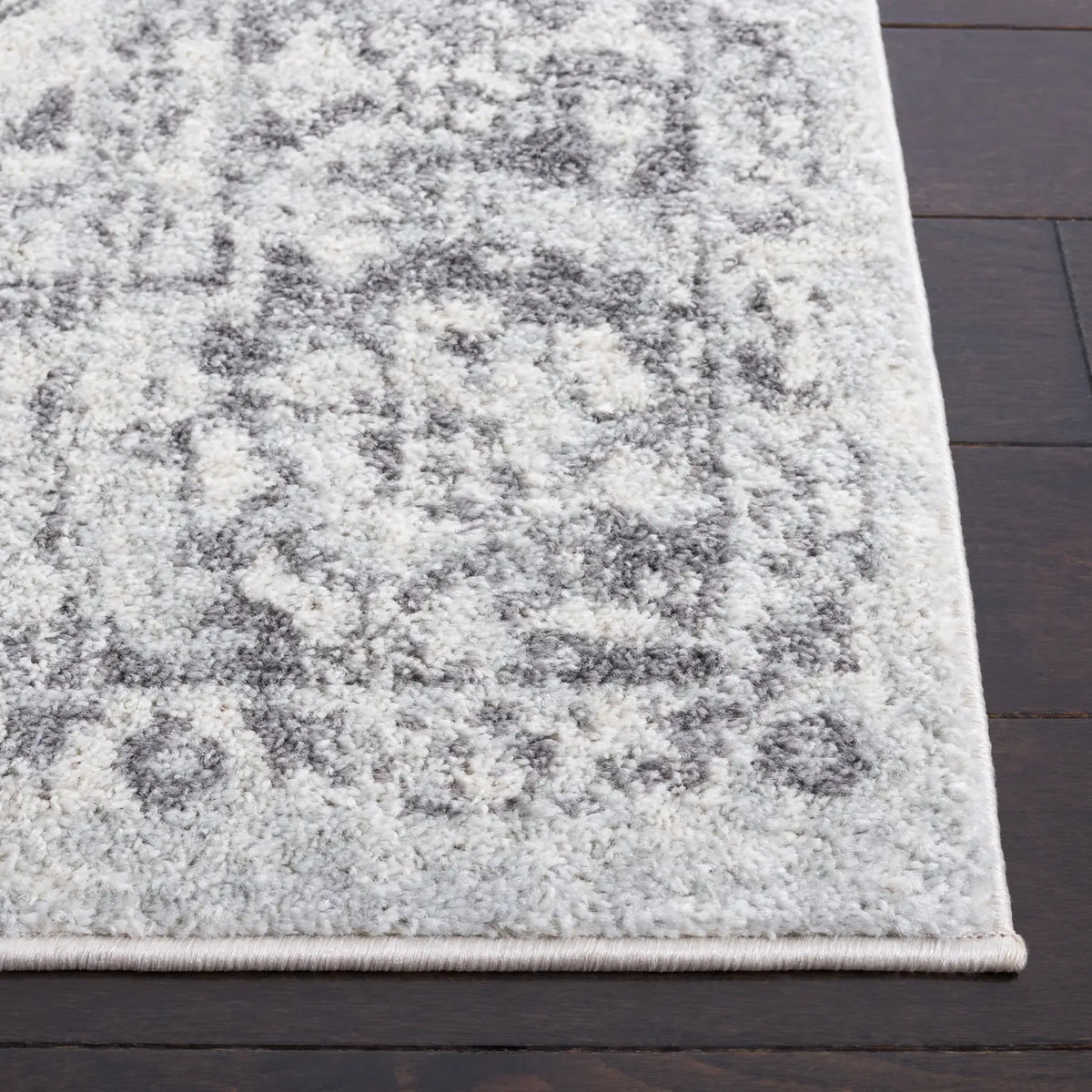 Safavieh Tulum 4'-0" x 6'-0" Rug in Ivory / Grey