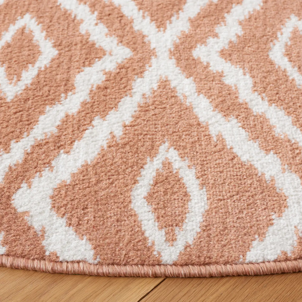 Safavieh Pyramid 6'-7" x 6'-7" Rug in Rust / Ivory