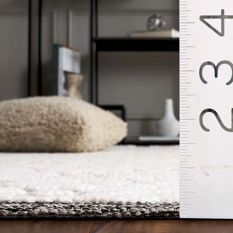 Safavieh Vermont 4'-0" x 6'-0" Rug in Ivory / Grey