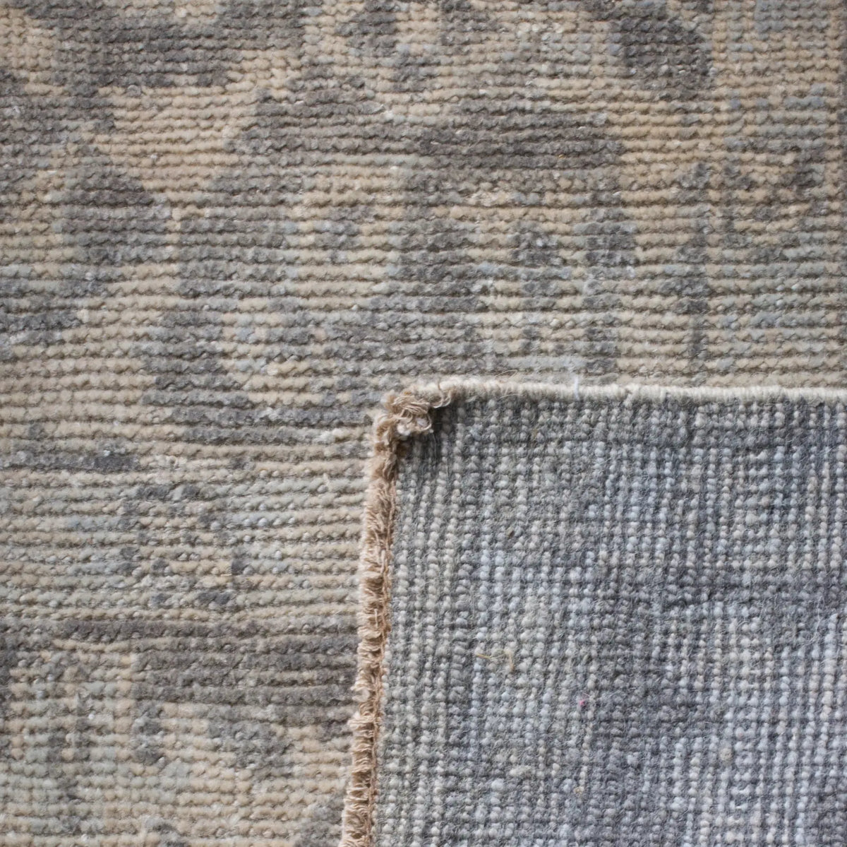 Safavieh Izmir 6'-0" x 9'-0" Rug in Light Grey / Light Mint
