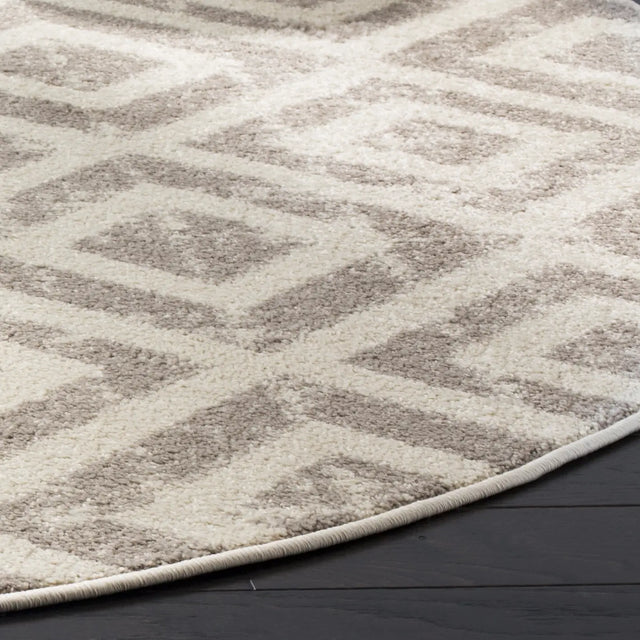 Safavieh Amsterdam 5'-1" x 5'-1" Rug in Ivory / Mauve