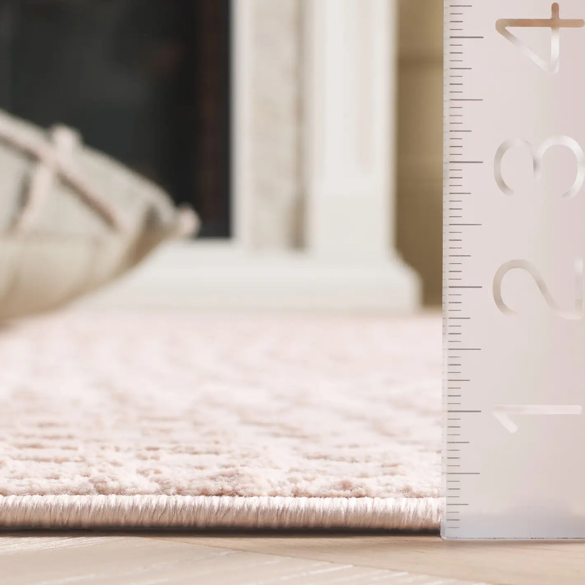 Safavieh Revive 4'-0" x 6'-0" Rug in Pink