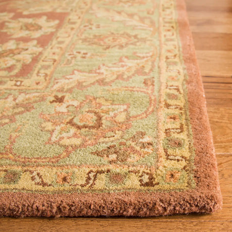Safavieh Golden Jaipur 4'-0" x 6'-0" Rug in Rust / Green