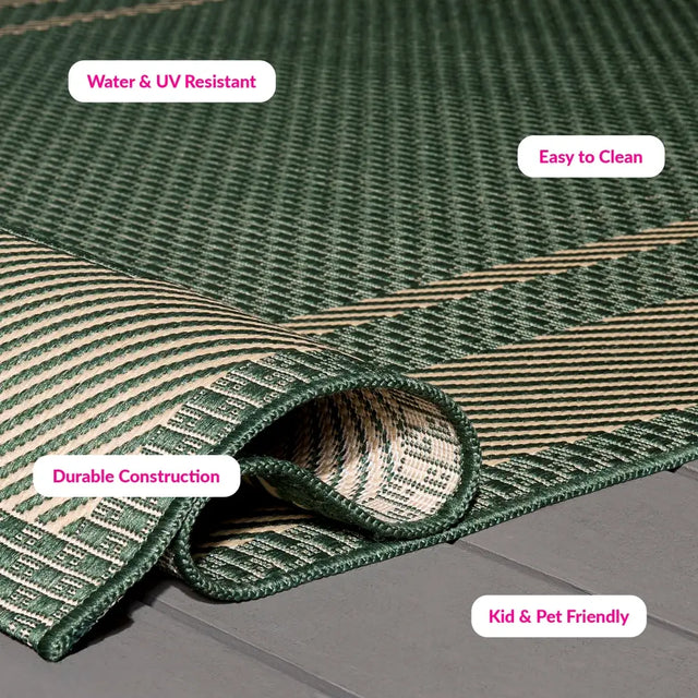 Safavieh Courtyard 5'-3" x 7'-7" Rug in Green / Beige