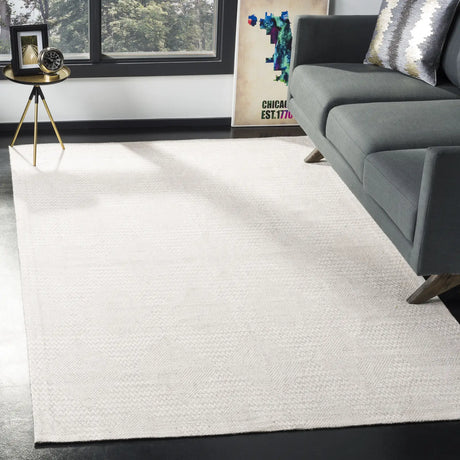 Safavieh Marbella 4'-0" x 6'-0" Rug in Silver / Ivory