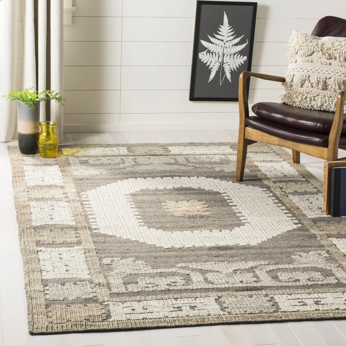 Safavieh Kenya 4'-0" x 6'-0" Rug in Ivory / Brown