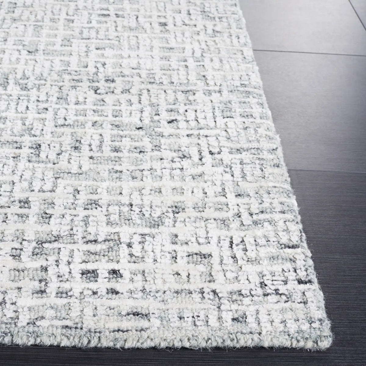 Safavieh Glamour 4'-0" x 6'-0" Rug in Grey / Ivory