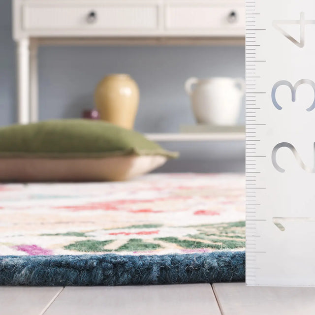 Safavieh Jardin 4'-0" x 6'-0" Rug in Green / Ivory