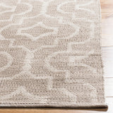 Safavieh Montauk 4'-0" x 6'-0" Rug in Grey / Ivory