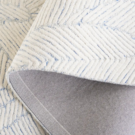 Safavieh Ebony 4'-0" x 6'-0" Rug in Blue / Ivory
