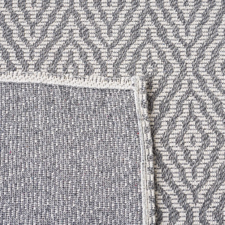 Safavieh Martha Stewart 5'-0" x 7'-0" Rug in Grey / Ivory