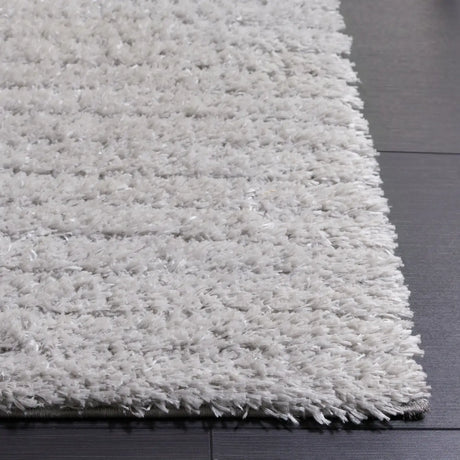 Safavieh Tahoe Shag 4'-0" x 6'-0" Rug in Light Grey