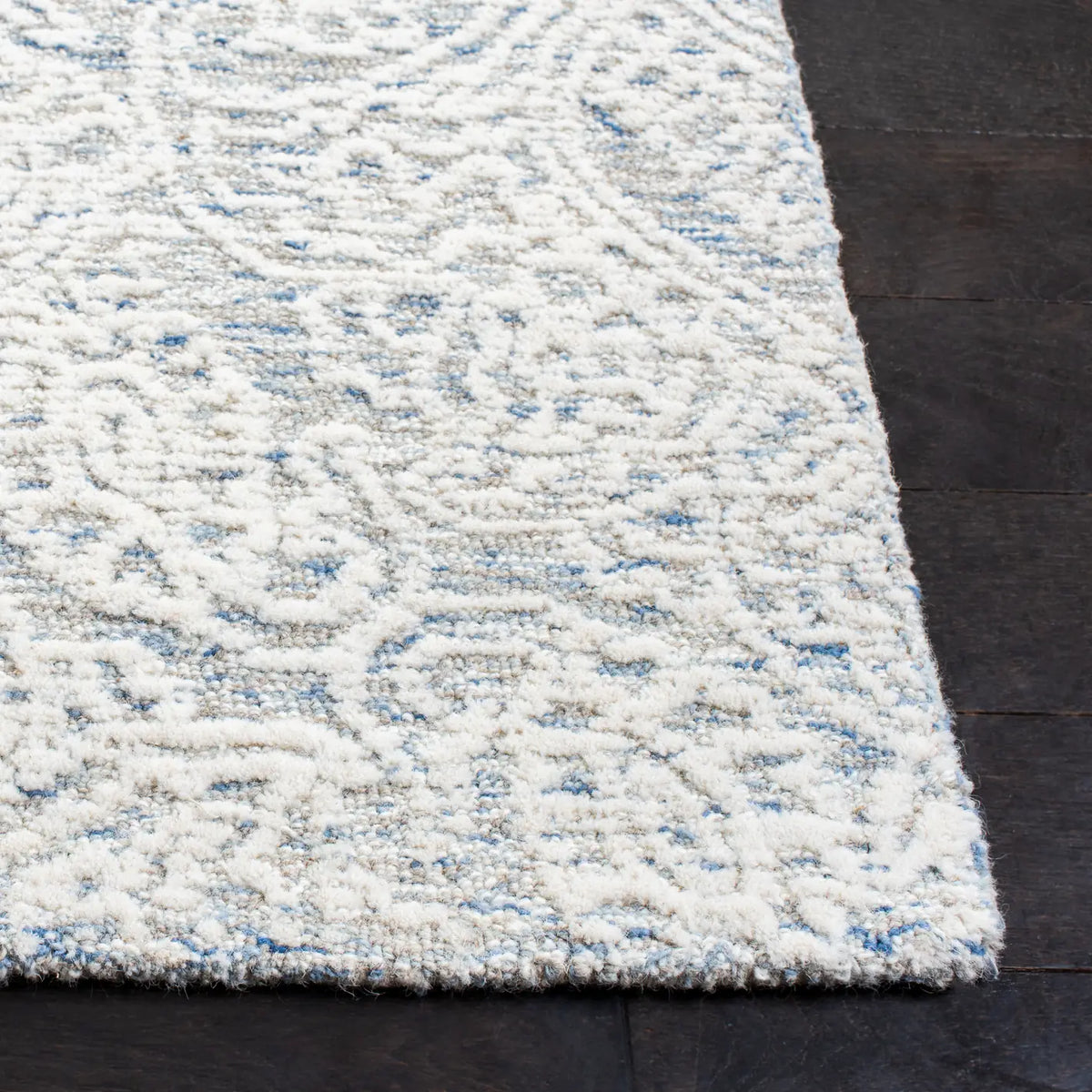 Safavieh Metro 4'-0" x 6'-0" Rug in Light Blue / Ivory