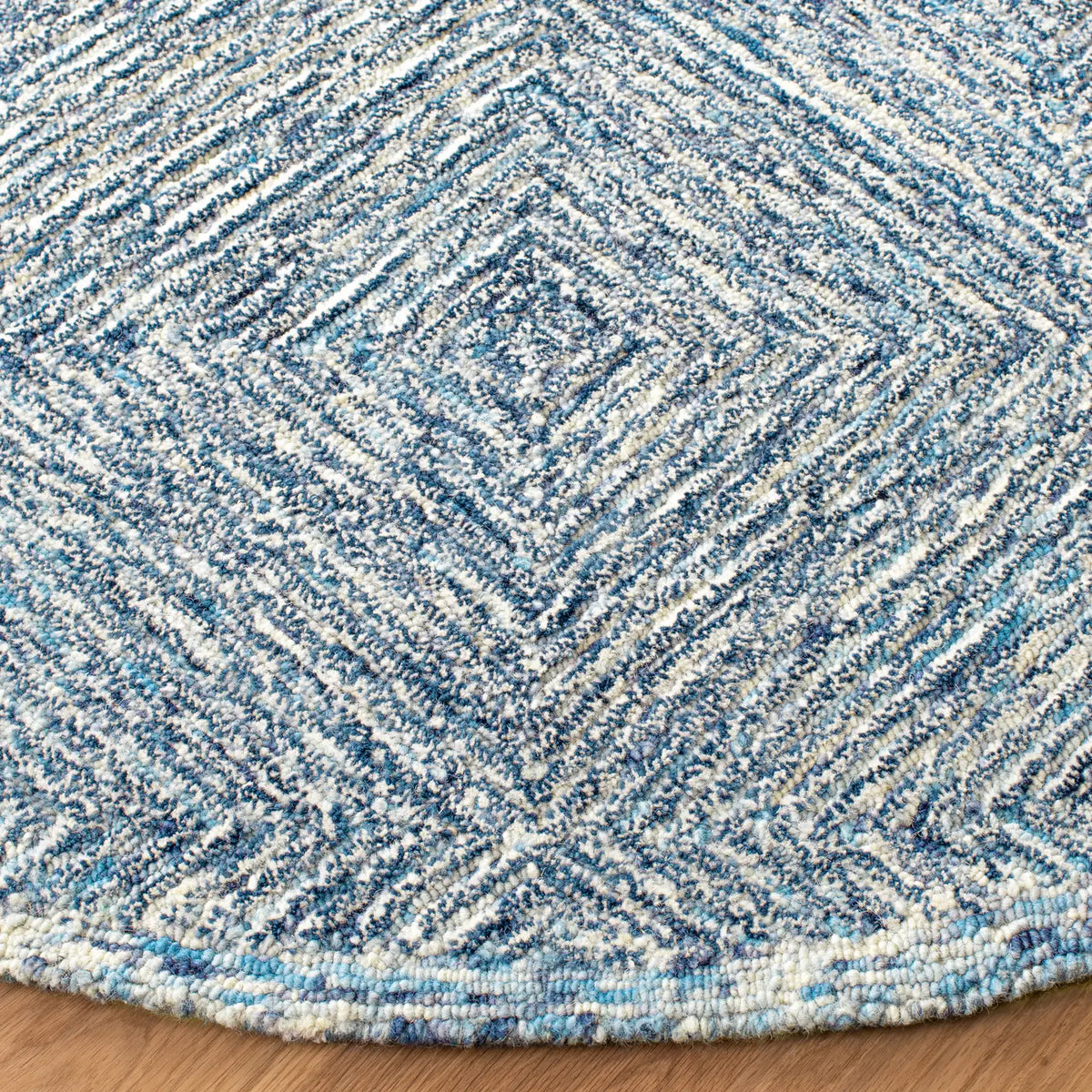 Safavieh Capri 7'-0" x 7'-0" Rug in Ivory / Blue