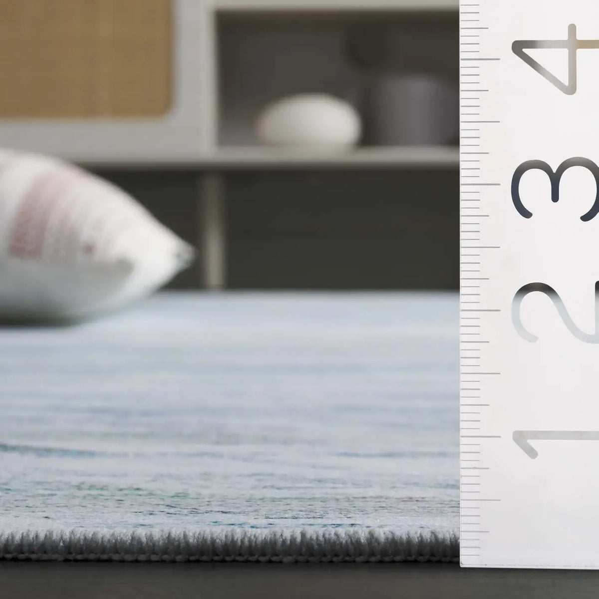Safavieh Tacoma 4'-0" x 6'-0" Rug in Grey / Aqua