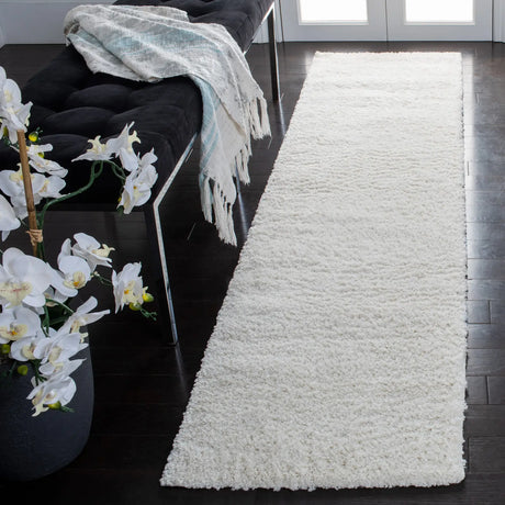 Safavieh August Shag 500 2'-0" x 8'-0" Rug in Ivory
