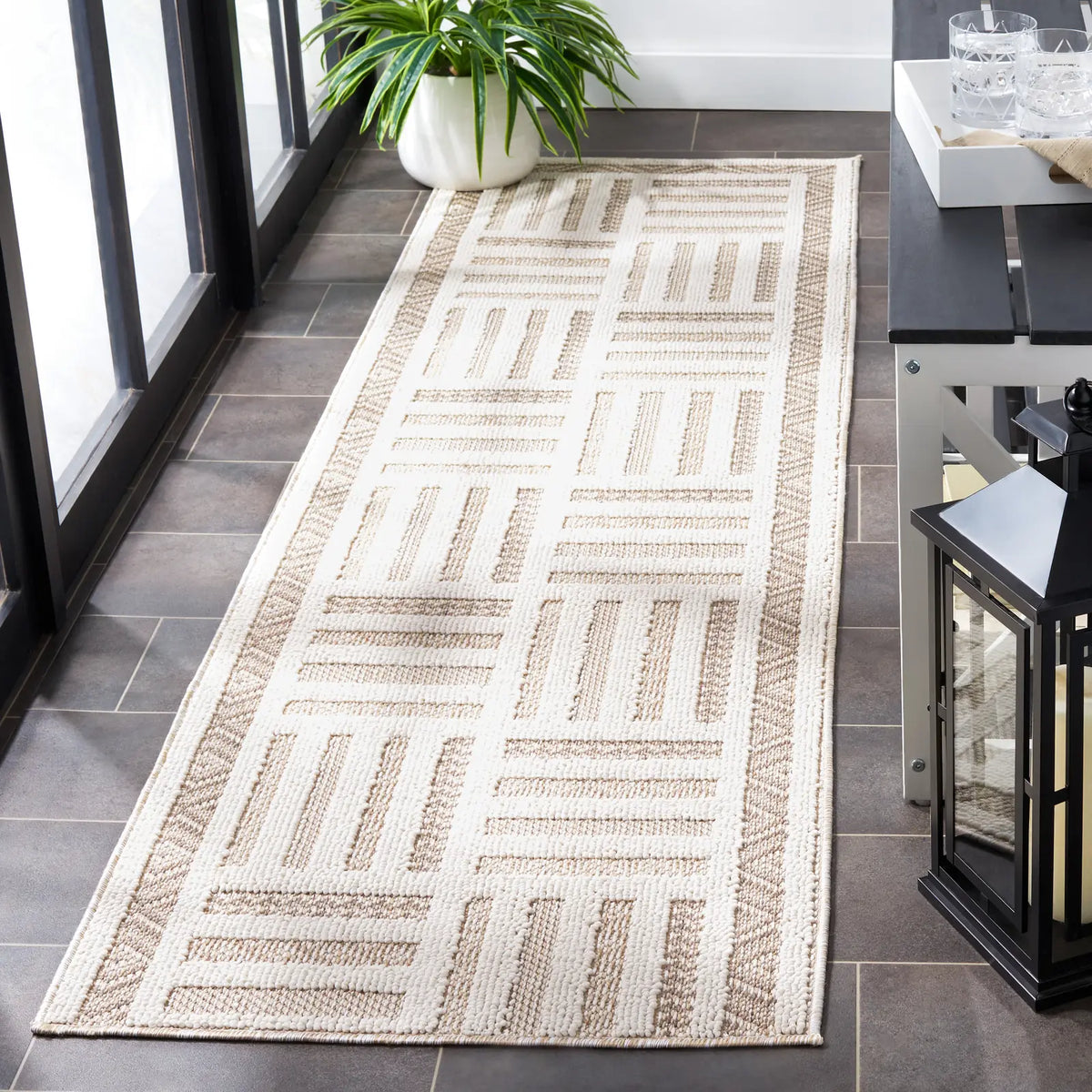 Safavieh Global 2'-2" x 8'-0" Rug in Ivory / Beige