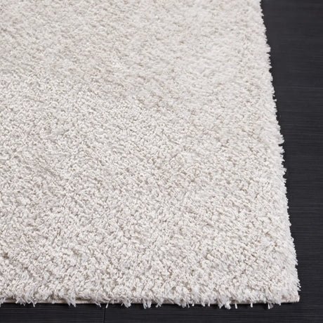 Safavieh Tahoe Shag 4'-0" x 6'-0" Rug in Silver