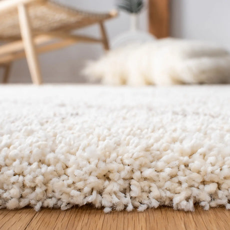 Safavieh Hudson Shag 4'-0" x 6'-0" Rug in Ivory / Beige