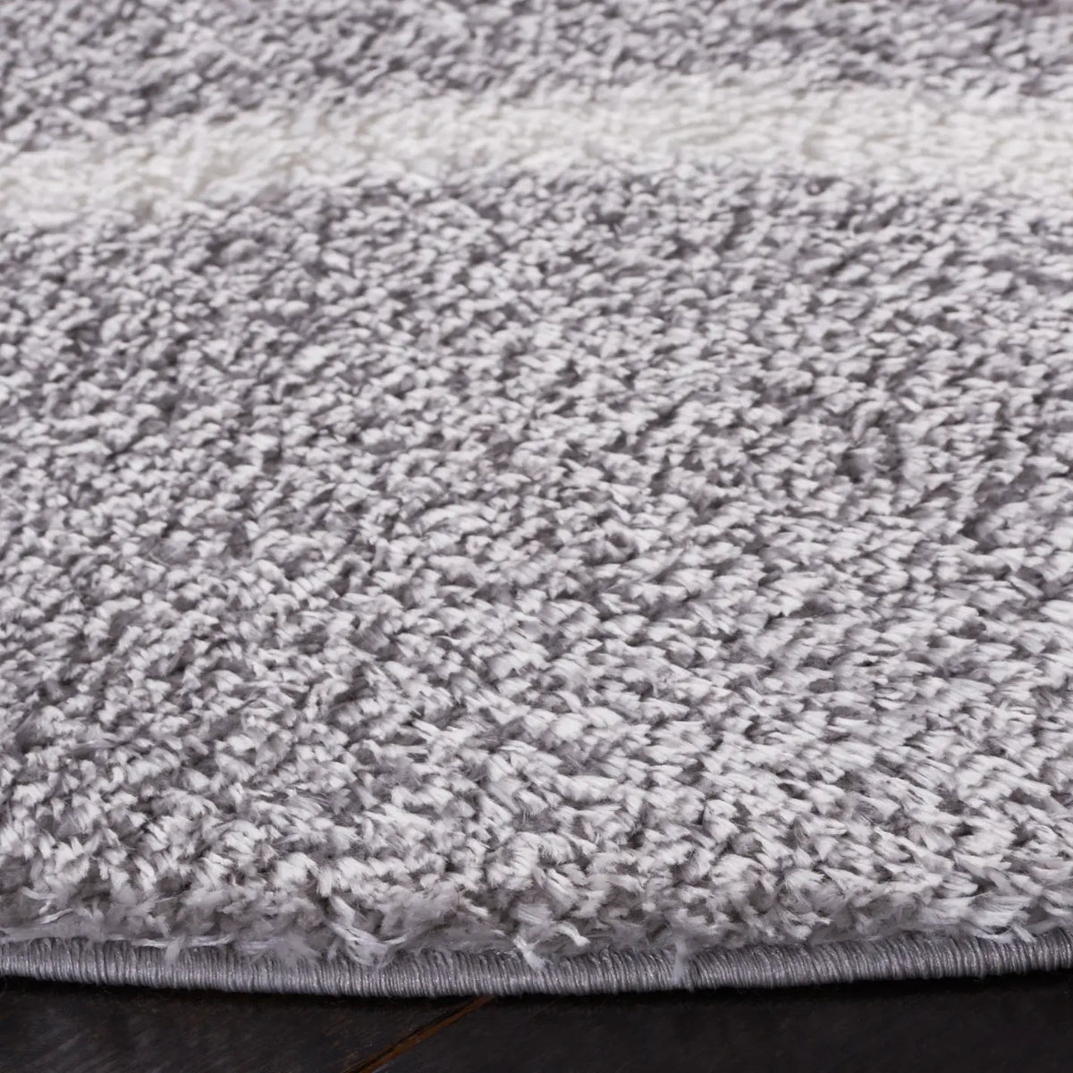 Safavieh Tahoe Shag 6'-7" x 6'-7" Rug in Light Grey / White